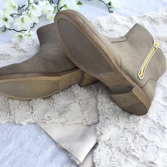 Tan ankle zipper boots - Picture 3 of 8
